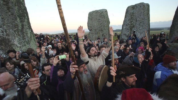 stonehenge_files/bbc_64889873_64889872.jpg Stonehenge Solstice Celebration Gathering 2012 photo by BBC Wilts.  